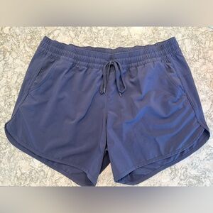 Columbia Casual Shorts in Navy, Size L